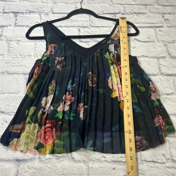 Topshop Black Floral Pleated Tank Top. Layering. Cropped. Fall Transition. - Picture 6 of 9